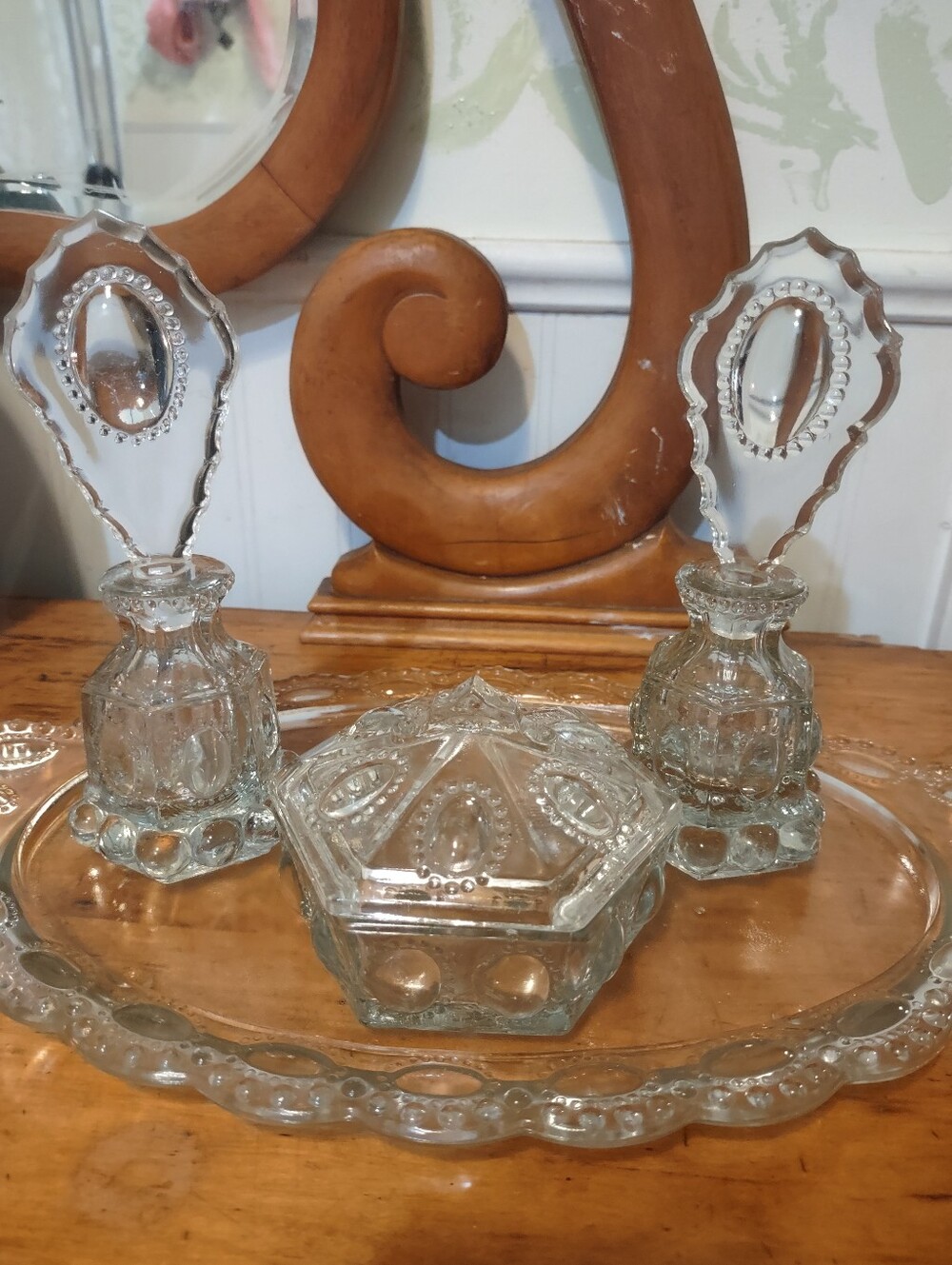 LE Smith Beaded Medallion Vanity Set Clear Glass Perfume Bottles & Trinket Dish